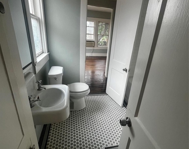 1711 W Main Street - Photo Thumbnail 3
