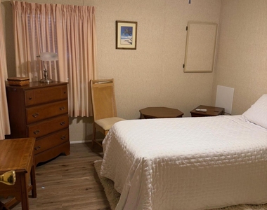 706 Hyacinth Circle - Photo Thumbnail 9