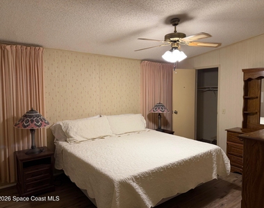706 Hyacinth Circle - Photo Thumbnail 6