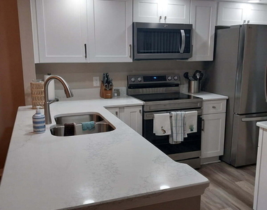 1099 Country Club Drive - Photo Thumbnail 11