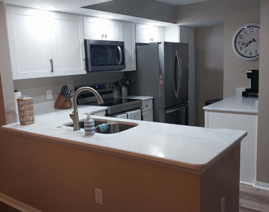 1099 Country Club Drive - Photo Thumbnail 12