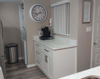 1099 Country Club Drive - Photo Thumbnail 10