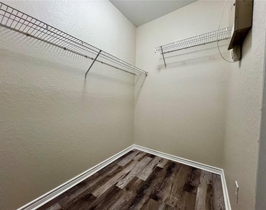 4323 Bayside Village Drive - Photo Thumbnail 13