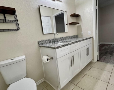 4323 Bayside Village Drive - Photo Thumbnail 16