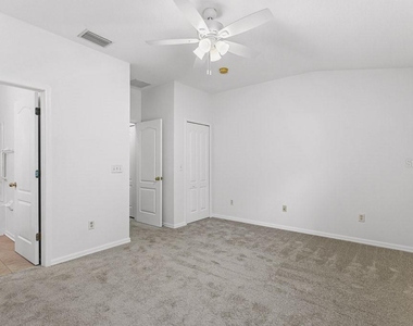 15807 Fishhawk Falls Drive - Photo Thumbnail 10