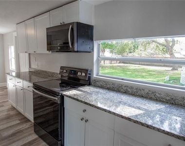 4710 W Price Avenue - Photo Thumbnail 8