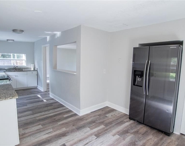 4710 W Price Avenue - Photo Thumbnail 10