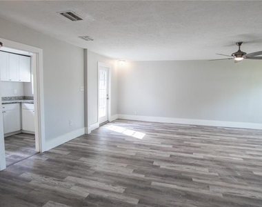 4710 W Price Avenue - Photo Thumbnail 6