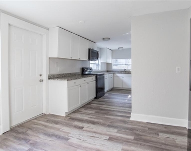 4710 W Price Avenue - Photo Thumbnail 11