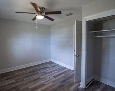 4710 W Price Avenue - Photo Thumbnail 27