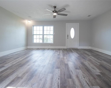 4710 W Price Avenue - Photo Thumbnail 5