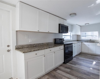 4710 W Price Avenue - Photo Thumbnail 9