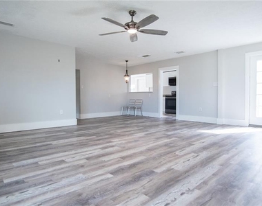 4710 W Price Avenue - Photo Thumbnail 7