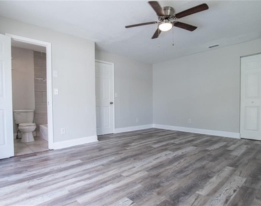 4710 W Price Avenue - Photo Thumbnail 16