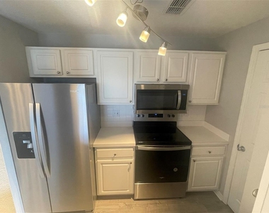 501 Knights Run Avenue - Photo Thumbnail 5