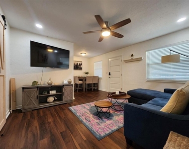 618 S Crest Ave - Photo Thumbnail 3