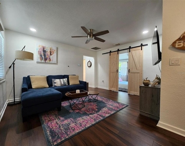 618 S Crest Ave - Photo Thumbnail 4