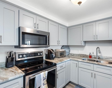 1460 Gulf Boulevard - Photo Thumbnail 8
