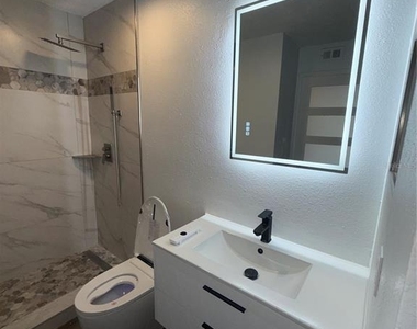 9481 Highland Oak Drive - Photo Thumbnail 15