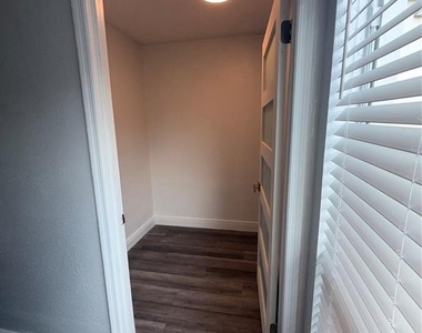 9481 Highland Oak Drive - Photo Thumbnail 39