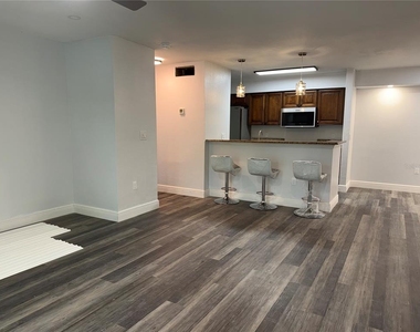 9481 Highland Oak Drive - Photo Thumbnail 24