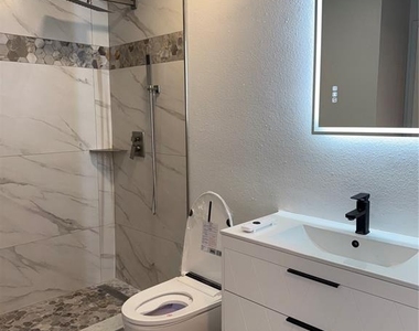 9481 Highland Oak Drive - Photo Thumbnail 12