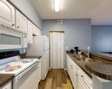 10764 70th Avenue - Photo Thumbnail 14