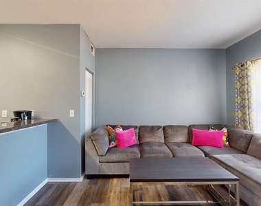 10764 70th Avenue - Photo Thumbnail 3