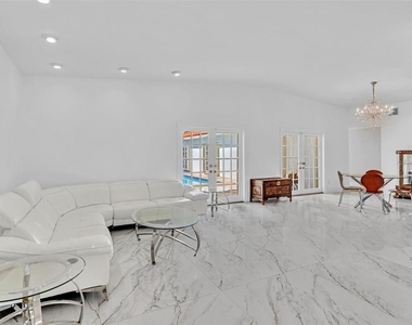 12904 Banyan Road - Photo Thumbnail 17