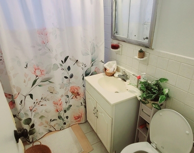 66-15 Thornton Place - Photo Thumbnail 14