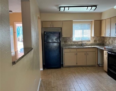 2777 N Poinciana Boulevard - Photo Thumbnail 15