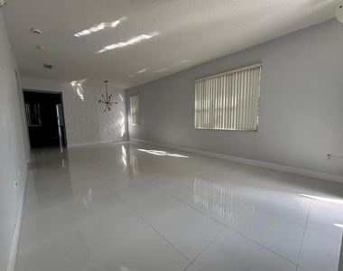1112 Pine Ridge Drive - Photo Thumbnail 5