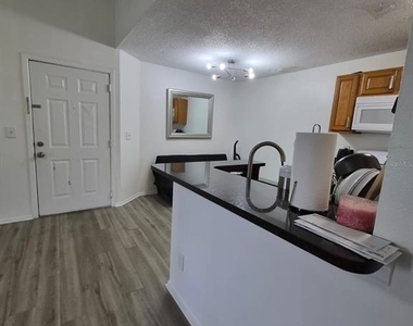 2031 Cascades Boulevard - Photo Thumbnail 4