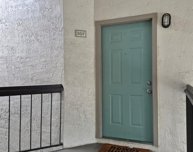 2031 Cascades Boulevard - Photo Thumbnail 2