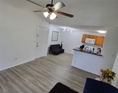 2031 Cascades Boulevard - Photo Thumbnail 6