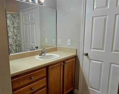 9005 Lee Vista Blvd - Photo Thumbnail 7