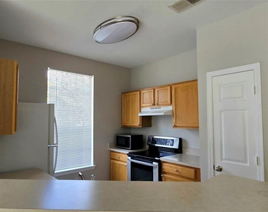 9005 Lee Vista Blvd - Photo Thumbnail 2