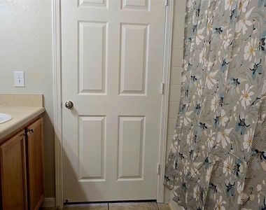 9005 Lee Vista Blvd - Photo Thumbnail 8