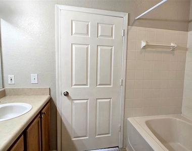 9005 Lee Vista Blvd - Photo Thumbnail 6