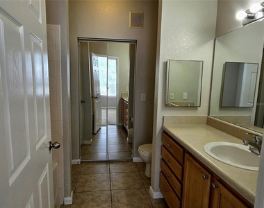 9005 Lee Vista Blvd - Photo Thumbnail 5