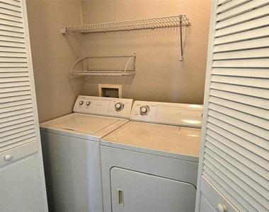9005 Lee Vista Blvd - Photo Thumbnail 7