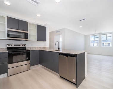 5579 Millenia Park Blvd - Photo Thumbnail 8