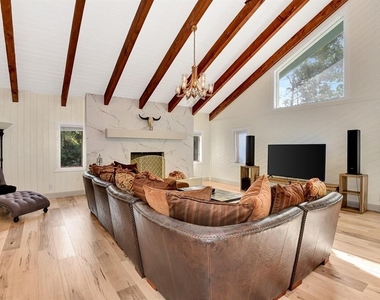 213 Riverbend Road - Photo Thumbnail 11