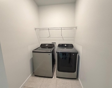 2021 Hemingway Circle - Photo Thumbnail 13