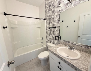 2021 Hemingway Circle - Photo Thumbnail 9