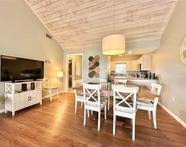 1096 Villa Lane - Photo Thumbnail 8
