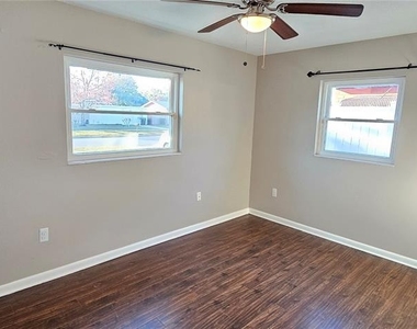 5935 Antilla Drive - Photo Thumbnail 6