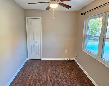 5935 Antilla Drive - Photo Thumbnail 5
