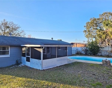 5935 Antilla Drive - Photo Thumbnail 14