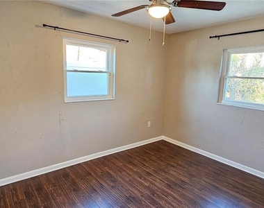 5935 Antilla Drive - Photo Thumbnail 7